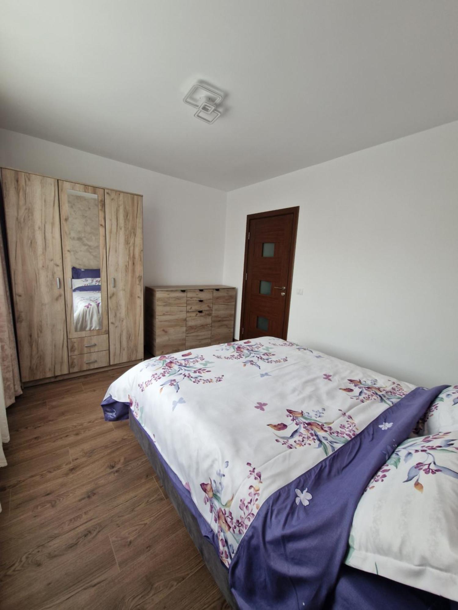 Downtown Apartment Râmnicu Vâlcea Exteriör bild